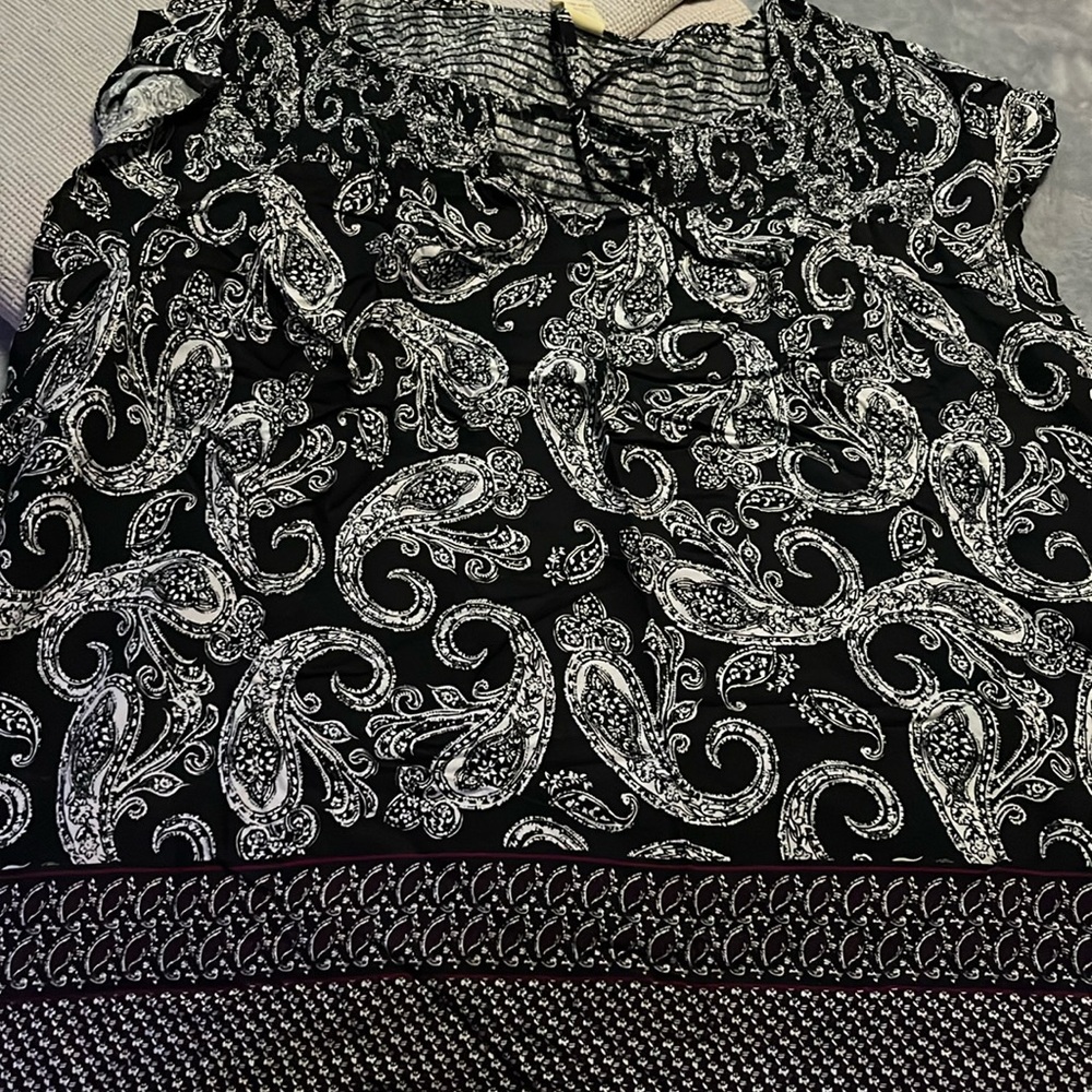 Faded Glory
Plus Size 3X
Beautiful blouse with cap sleeve
